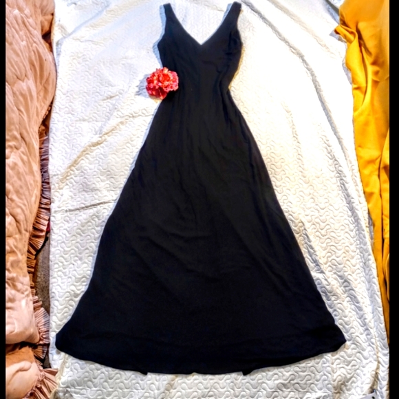 Jones New York Dresses & Skirts - Jones New York evening floor-length black gown see measurements